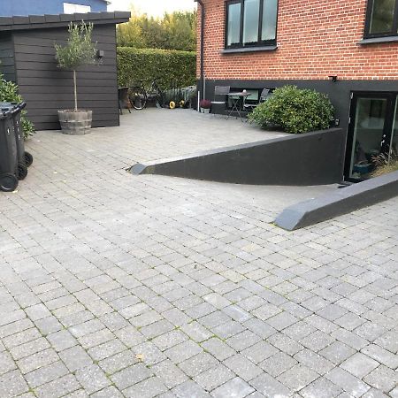 Nyistandsat Hojloftet Kaelderlejlighed Pa 70 M2 I Viborg Centrum, Med Plads Til 4 Personer Exteriér fotografie