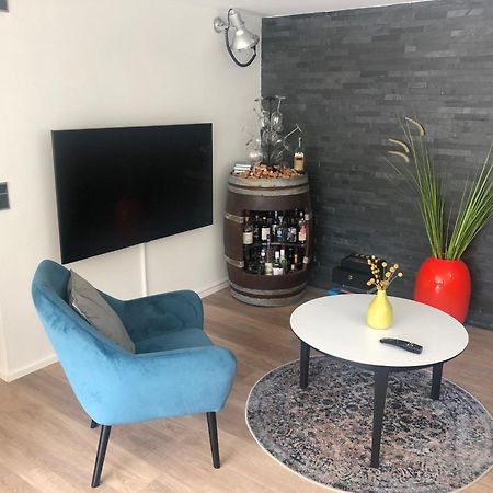 Nyistandsat Hojloftet Kaelderlejlighed Pa 70 M2 I Viborg Centrum, Med Plads Til 4 Personer Exteriér fotografie