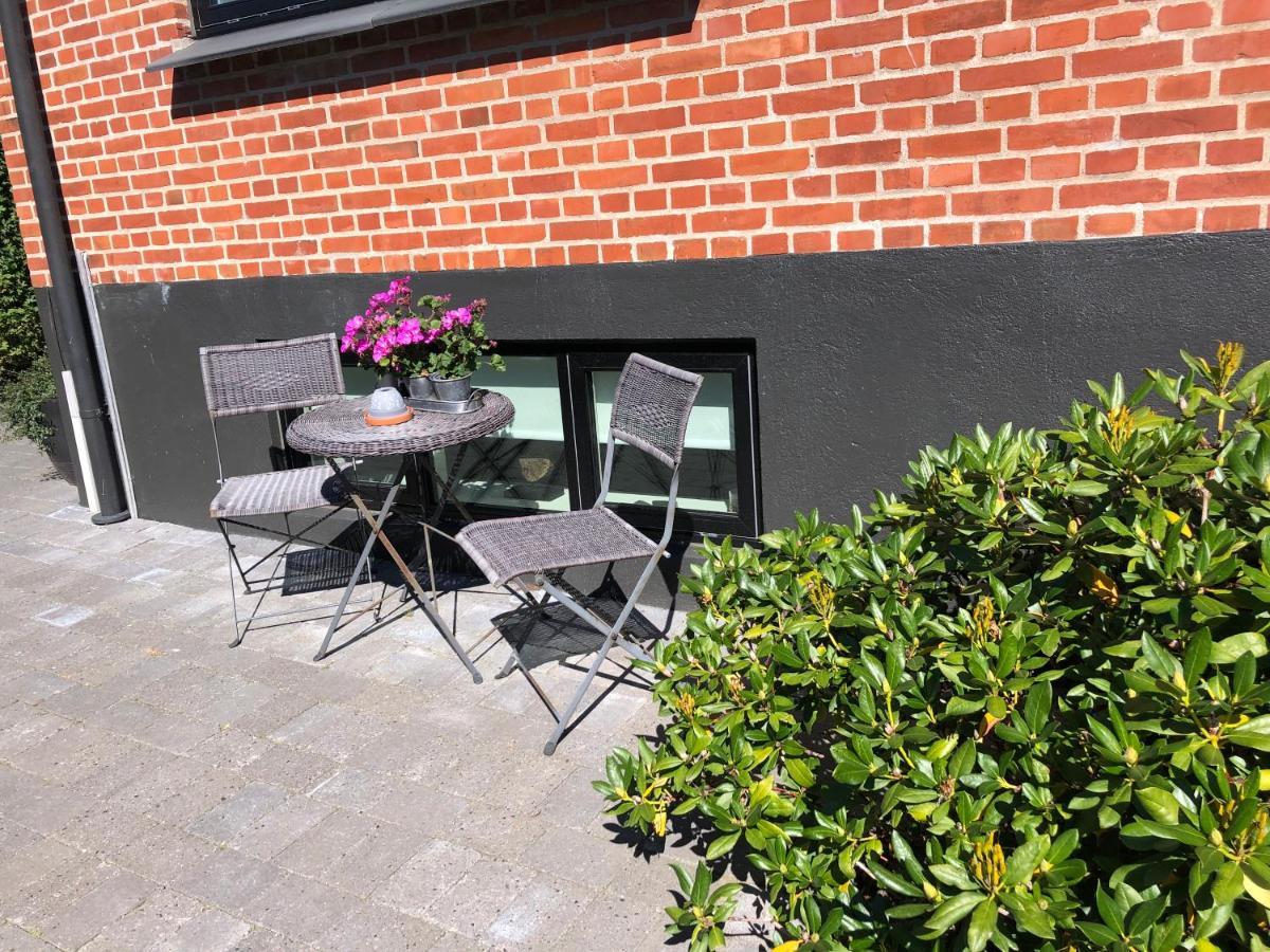 Nyistandsat Hojloftet Kaelderlejlighed Pa 70 M2 I Viborg Centrum, Med Plads Til 4 Personer Exteriér fotografie
