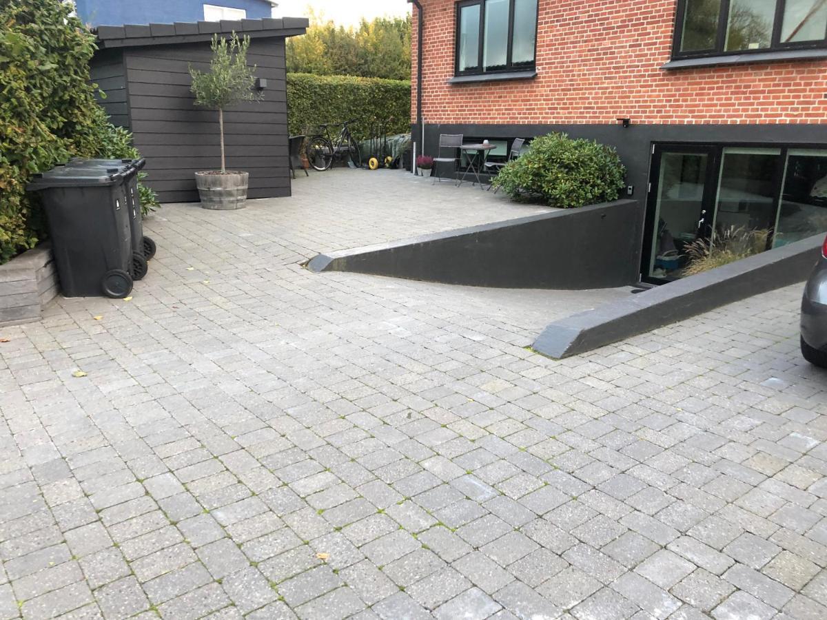 Nyistandsat Hojloftet Kaelderlejlighed Pa 70 M2 I Viborg Centrum, Med Plads Til 4 Personer Exteriér fotografie
