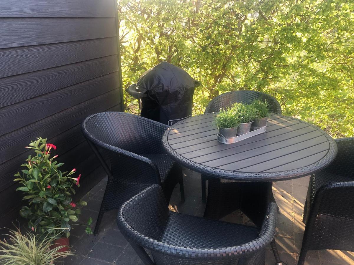 Nyistandsat Hojloftet Kaelderlejlighed Pa 70 M2 I Viborg Centrum, Med Plads Til 4 Personer Exteriér fotografie