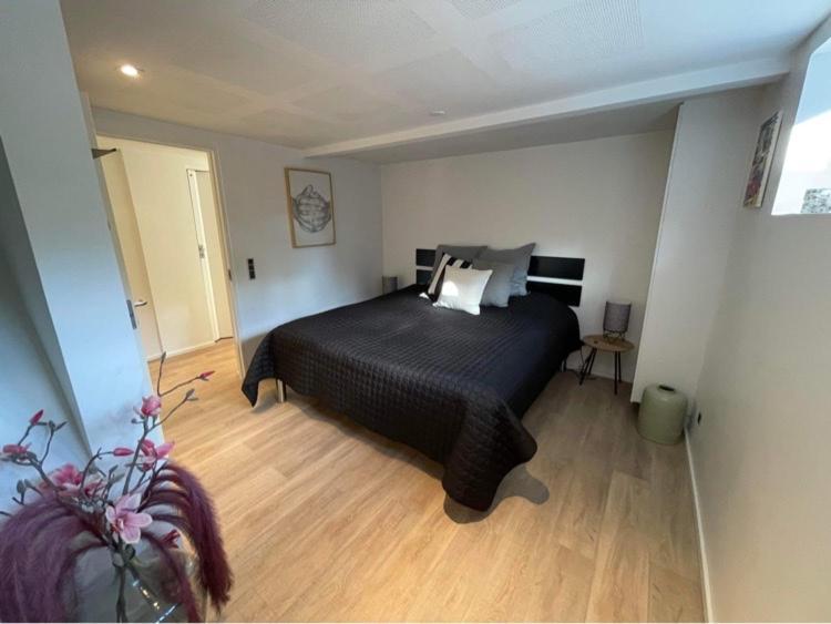 Nyistandsat Hojloftet Kaelderlejlighed Pa 70 M2 I Viborg Centrum, Med Plads Til 4 Personer Exteriér fotografie
